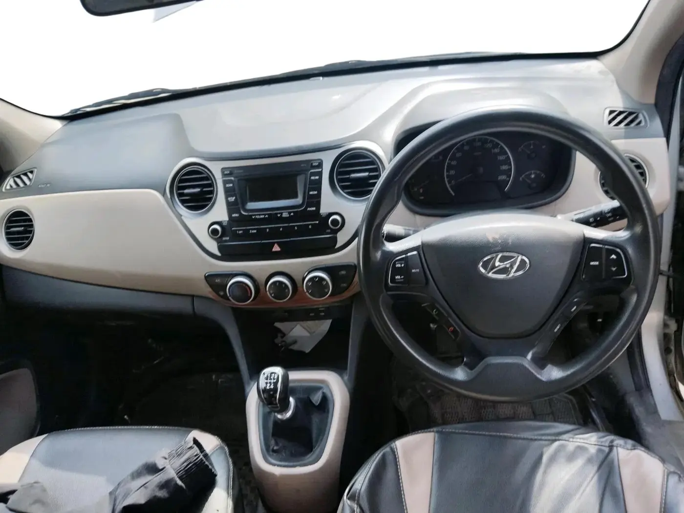 2016 Hyundai Grand i10 SPORTZ 1.1 CRDI, Diesel, Manual, 1,04,350 km, interior