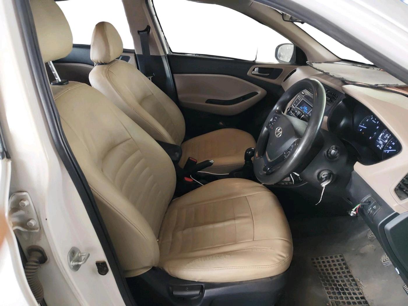 2015 Hyundai Elite i20 MAGNA 1.2, CNG, Manual, 1,87,110 km, interior