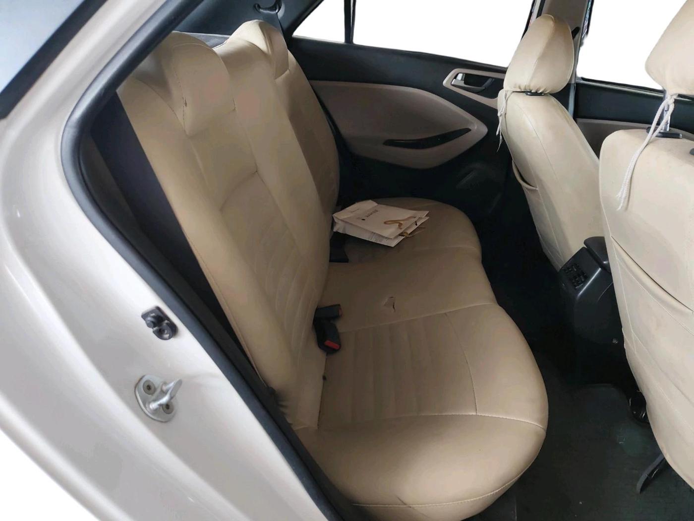 2015 Hyundai Elite i20 MAGNA 1.2, CNG, Manual, 1,87,110 km, interior