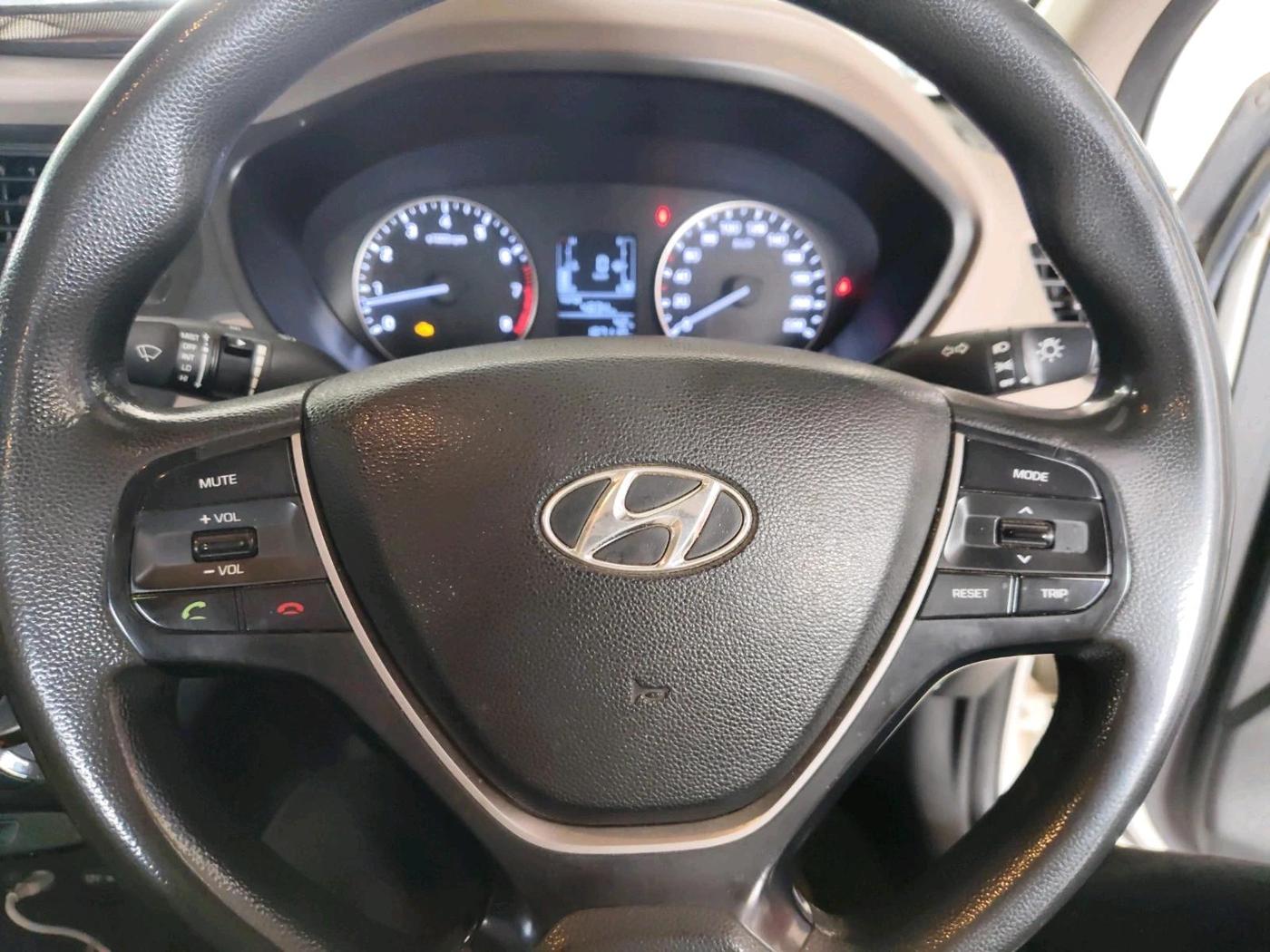 2015 Hyundai Elite i20 MAGNA 1.2, CNG, Manual, 1,87,110 km, interior