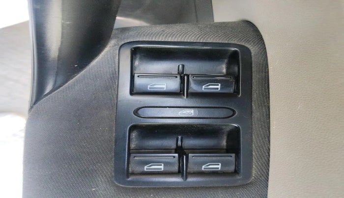 2013 Volkswagen Polo HIGHLINE1.2L, Petrol, Manual, 85,787 km, interior