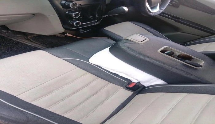 2016 Mahindra Kuv100 K6 6 STR, CNG, Manual, 1,27,285 km, interior