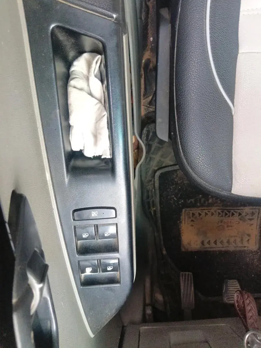 2016 Mahindra Kuv100 K6 6 STR, CNG, Manual, 1,27,285 km, interior