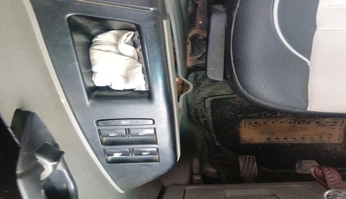 2016 Mahindra Kuv100 K6 6 STR, CNG, Manual, 1,27,285 km, interior