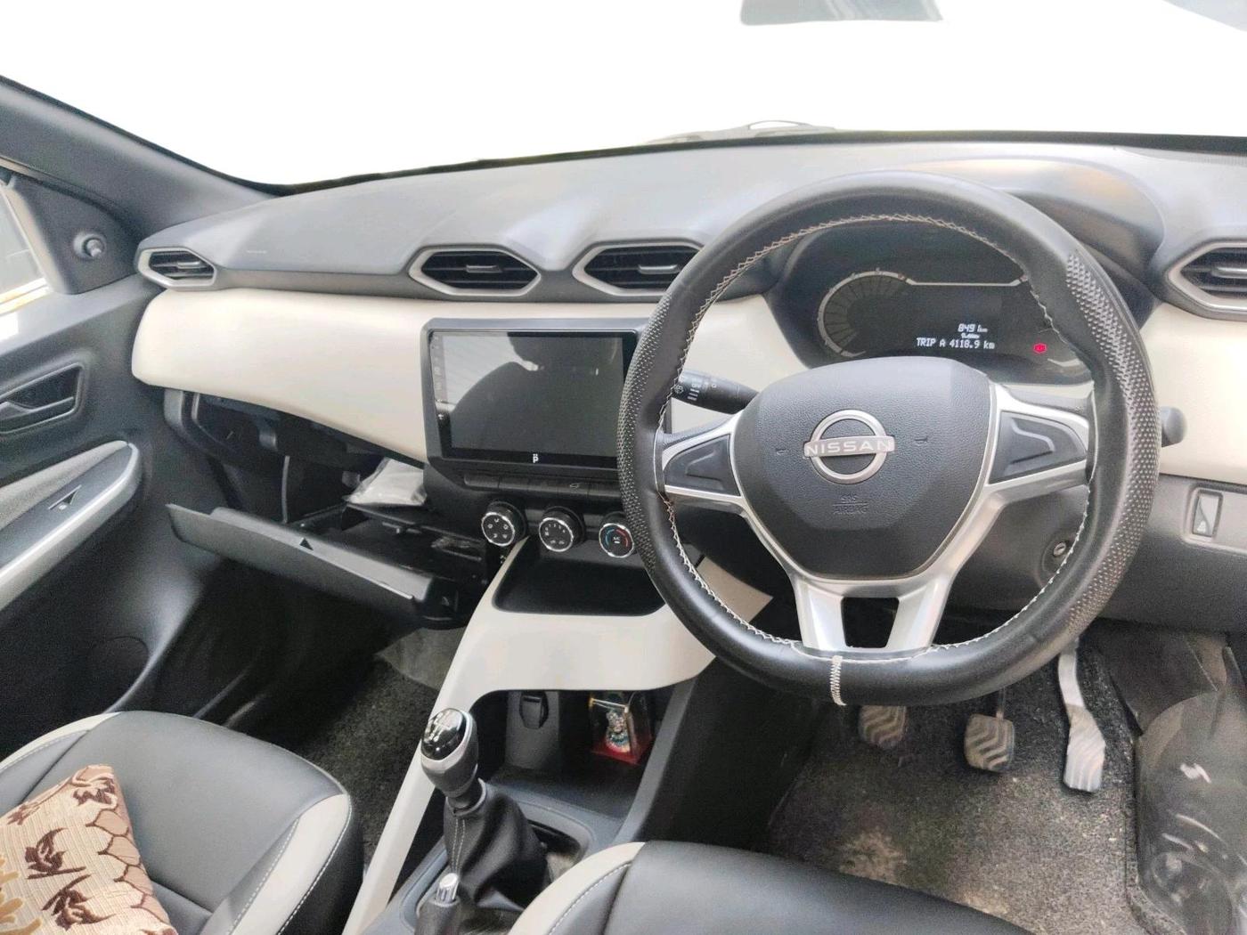 2024 Nissan MAGNITE XE, Petrol, Manual, 8,491 km, interior