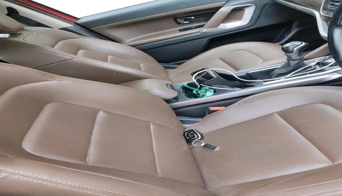 2020 Tata Harrier XZA PLUS 2.0L, Diesel, Automatic, 1,04,139 km, interior
