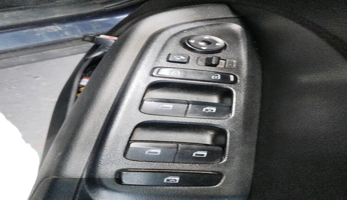 2022 Hyundai VENUE S+ 1.2, Petrol, Manual, 36,644 km, interior