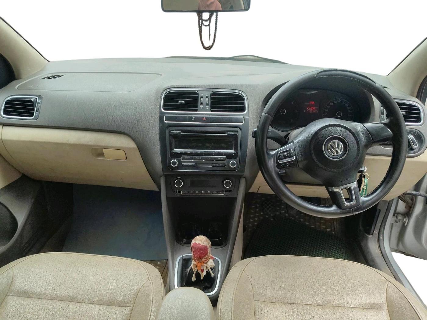 2013 Volkswagen Vento TRENDLINE DIESEL 1.6, Diesel, Manual, 2,11,375 km, interior