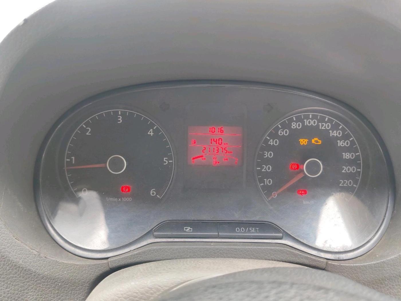 2013 Volkswagen Vento TRENDLINE DIESEL 1.6, Diesel, Manual, 2,11,375 km, interior