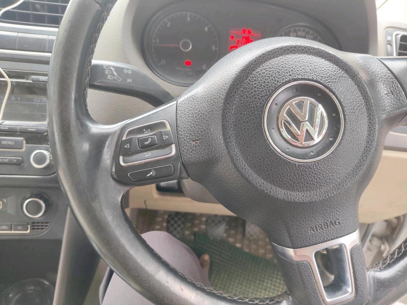 2013 Volkswagen Vento TRENDLINE DIESEL 1.6, Diesel, Manual, 2,11,375 km, interior