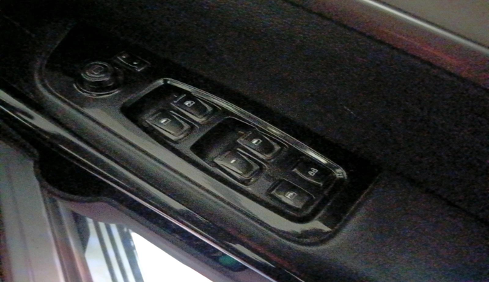 2022 Mahindra XUV700 AX 7 P AT 7 STR, Petrol, Automatic, 80,789 km, interior