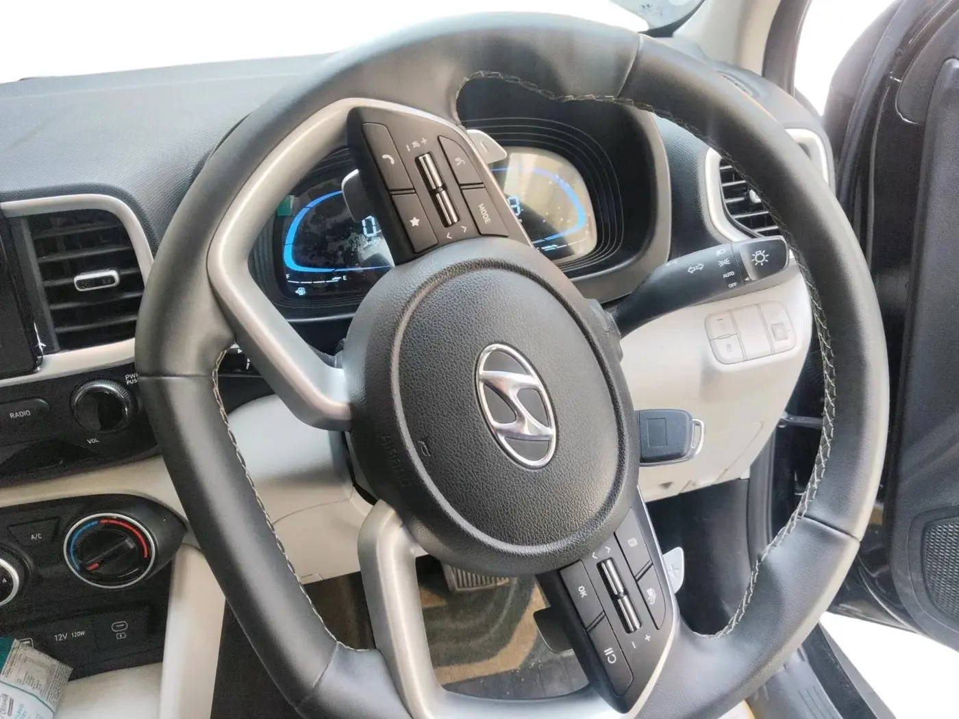 2024 Hyundai VENUE S (O) 1.0 Turbo Petrol DCT, Petrol, Automatic, 9,008 km, interior