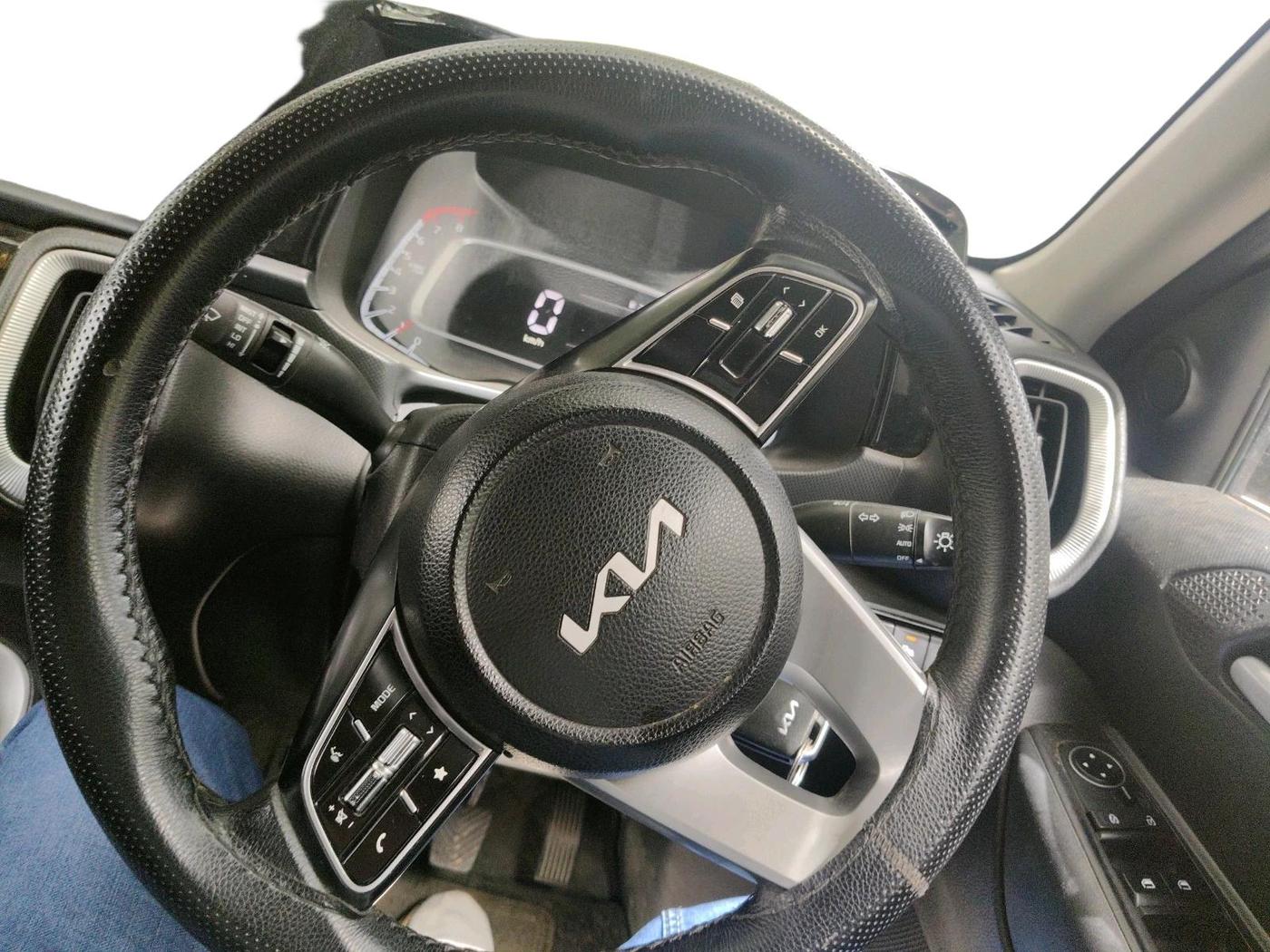 2024 KIA SONET HTK (O) 1.2 Petrol MT, Petrol, Manual, 46,755 km, interior