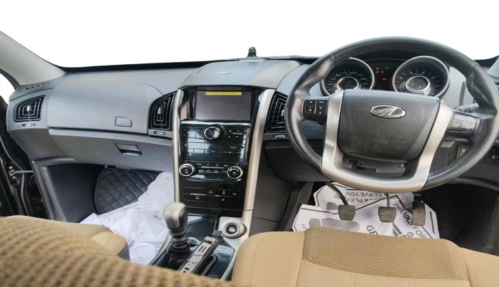 2020 Mahindra XUV500 W9, Diesel, Manual, 1,40,104 km, interior