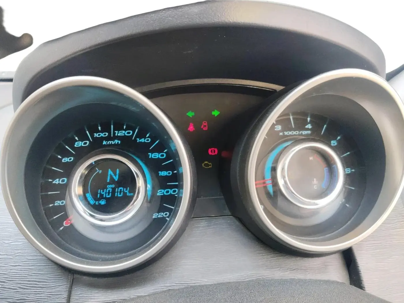 2020 Mahindra XUV500 W9, Diesel, Manual, 1,40,104 km, interior