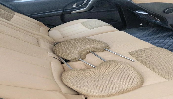 2020 Mahindra XUV500 W9, Diesel, Manual, 1,40,104 km, interior