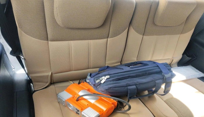 2020 Mahindra XUV500 W9, Diesel, Manual, 1,40,104 km, interior