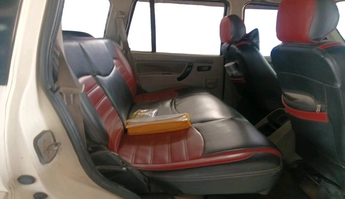 2016 Mahindra Scorpio S4 PLUS, Diesel, Manual, 93,776 km, interior