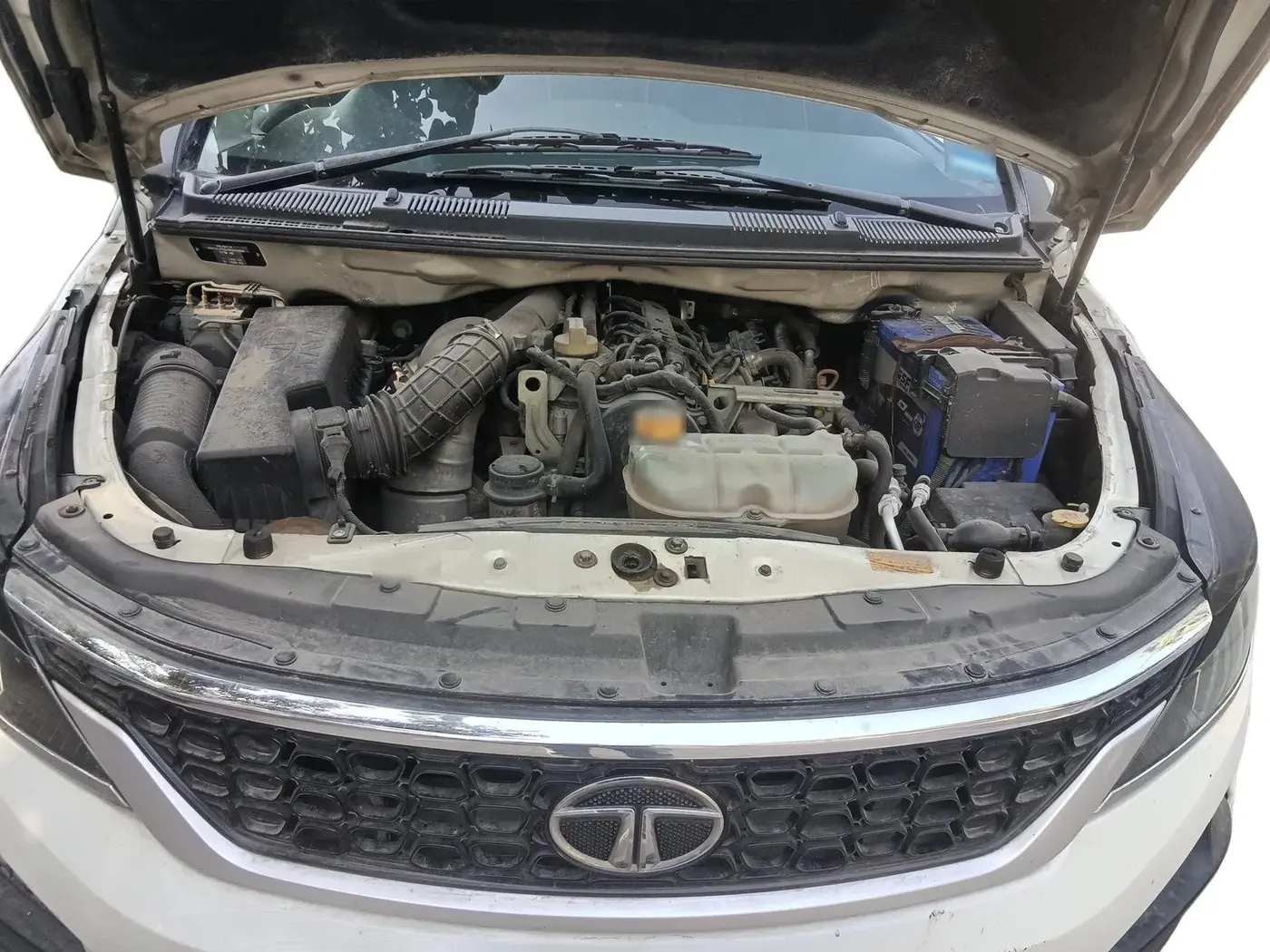 2018 Tata Hexa XE 4X2 7 STR, Diesel, Manual, 69,700 km, exterior
