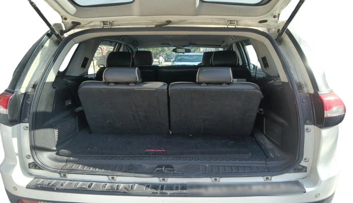 2018 Tata Hexa XE 4X2 7 STR, Diesel, Manual, 69,700 km, exterior