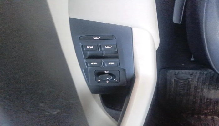 2023 Volkswagen VIRTUS TOPLINE TSI 1.0 AT, Petrol, Automatic, 30,310 km, interior