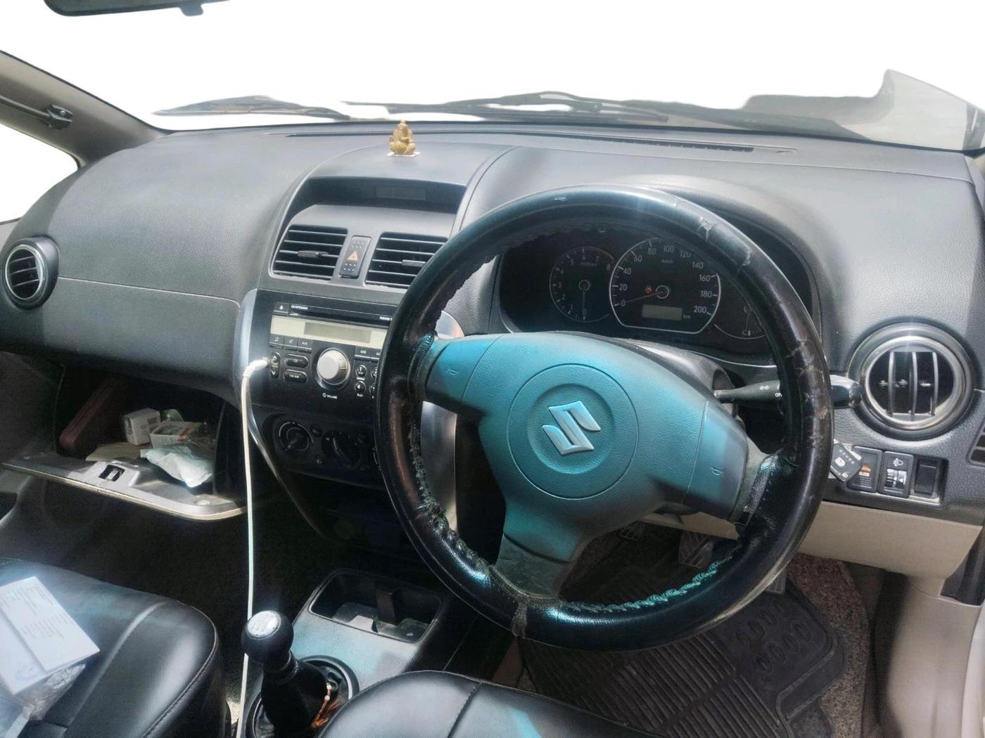 2013 Maruti SX4 VXI, CNG, Manual, 1,01,854 km, interior