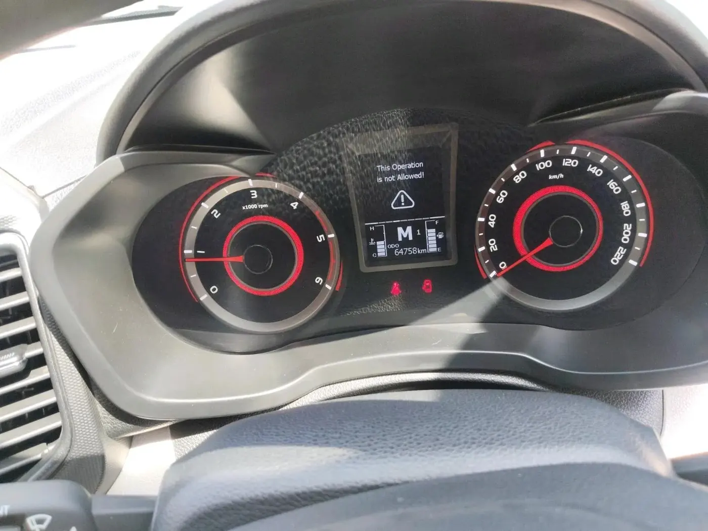2021 Mahindra XUV300 W6 1.5 DIESEL AMT, Diesel, Automatic, 64,758 km, interior