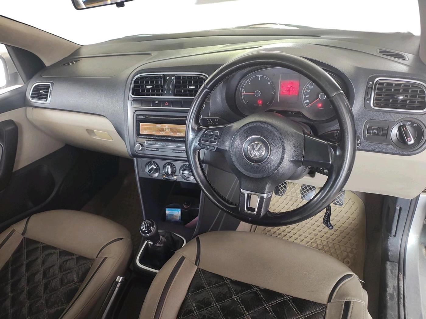 2013 Volkswagen Polo COMFORTLINE 1.2L, Diesel, Manual, 2,30,255 km, interior