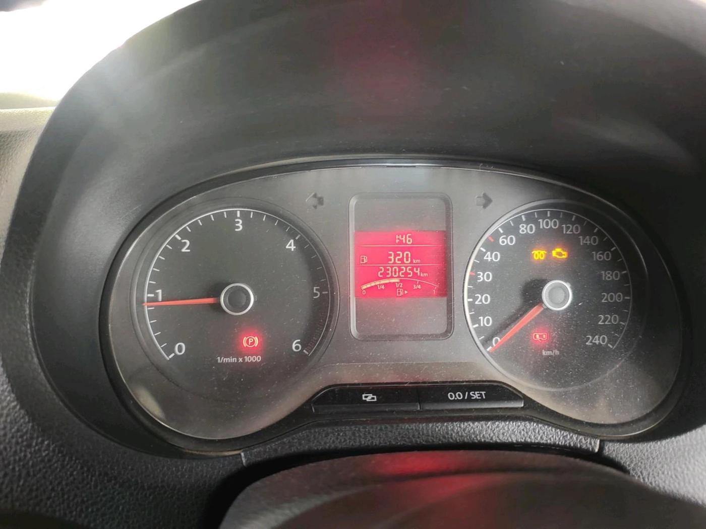 2013 Volkswagen Polo COMFORTLINE 1.2L, Diesel, Manual, 2,30,255 km, interior