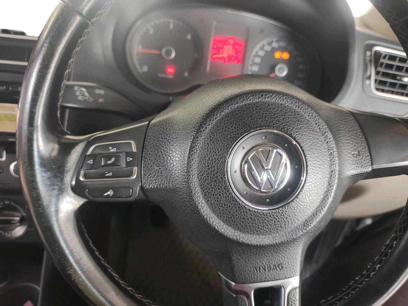 2013 Volkswagen Polo COMFORTLINE 1.2L, Diesel, Manual, 2,30,255 km, interior