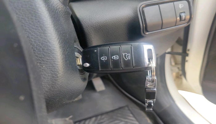 2021 KIA SONET HTK 1.2, Petrol, Manual, 1,03,825 km, interior