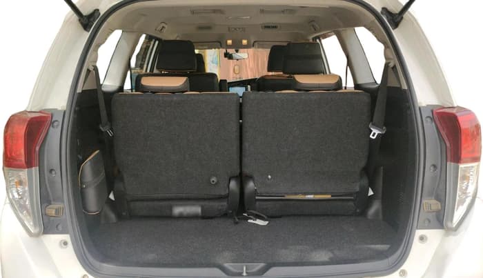 2024 Toyota Innova Crysta GX Plus 7 STR , Diesel, Manual, 88,433 km, exterior
