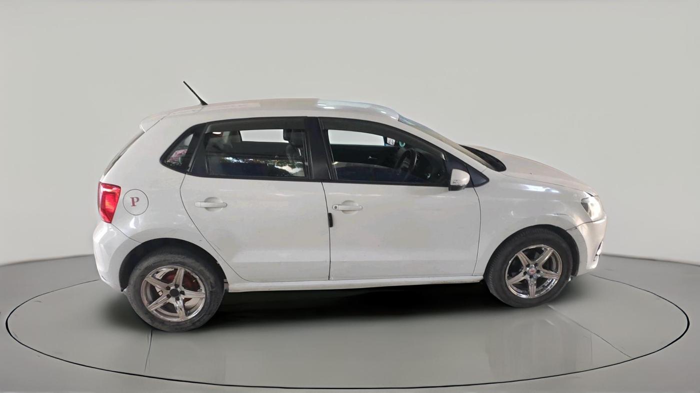 2016 Volkswagen Polo TRENDLINE 1.2L PETROL, Petrol, Manual, 2,10,327 km, exterior