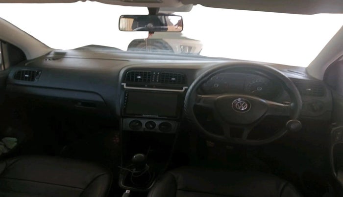 2016 Volkswagen Polo COMFORTLINE 1.2L, Petrol, Manual, 1,23,877 km, interior