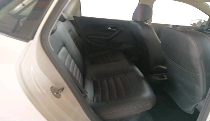 2016 Volkswagen Polo COMFORTLINE 1.2L, Petrol, Manual, 1,23,877 km, interior