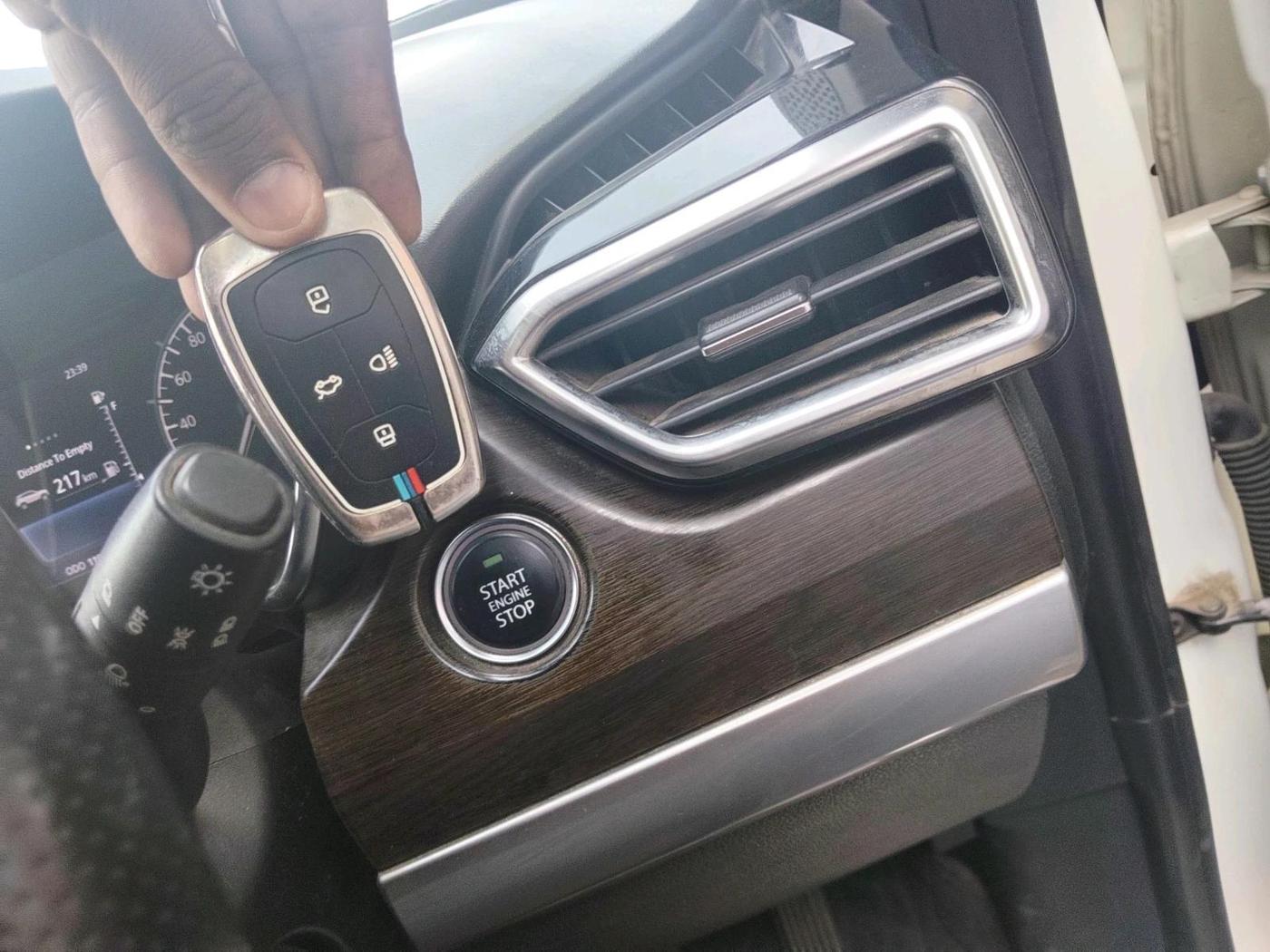 2019 Tata Harrier XZ 2.0L, Diesel, Manual, 1,19,988 km, interior