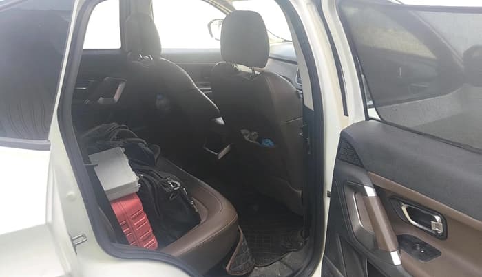 2019 Tata Harrier XZ 2.0L, Diesel, Manual, 1,19,988 km, interior