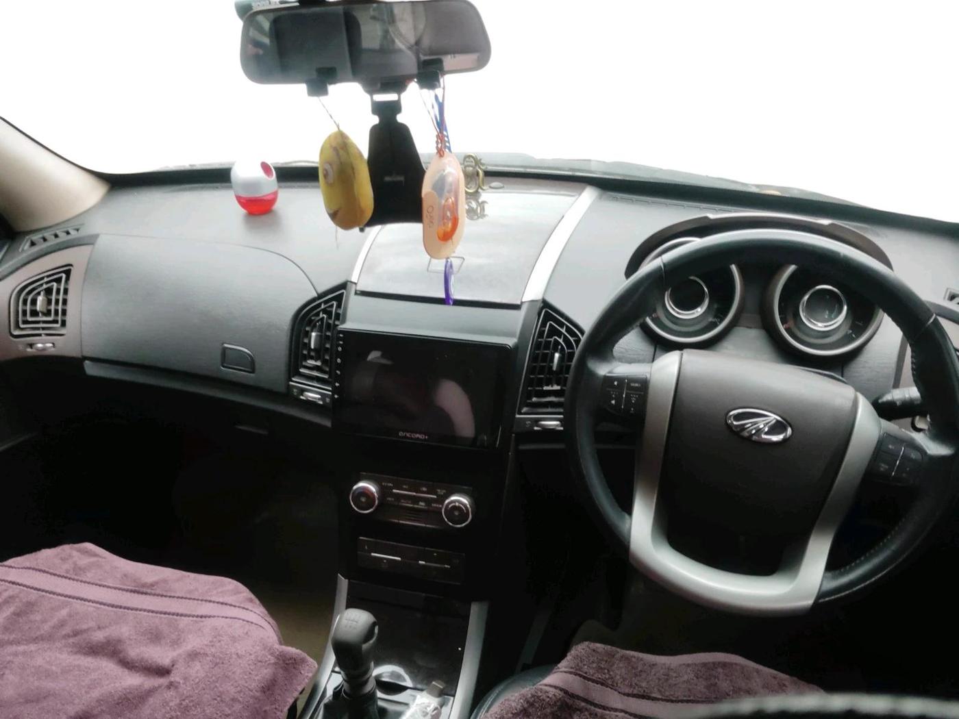 2015 Mahindra XUV500 W8, Diesel, Manual, 84,711 km, interior