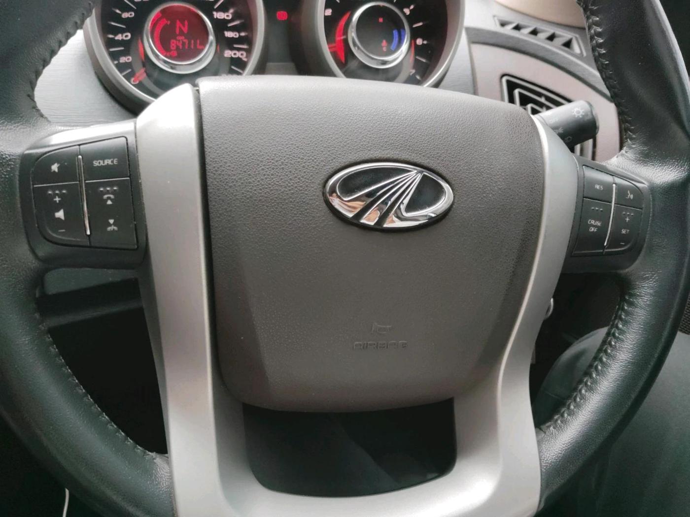 2015 Mahindra XUV500 W8, Diesel, Manual, 84,711 km, interior