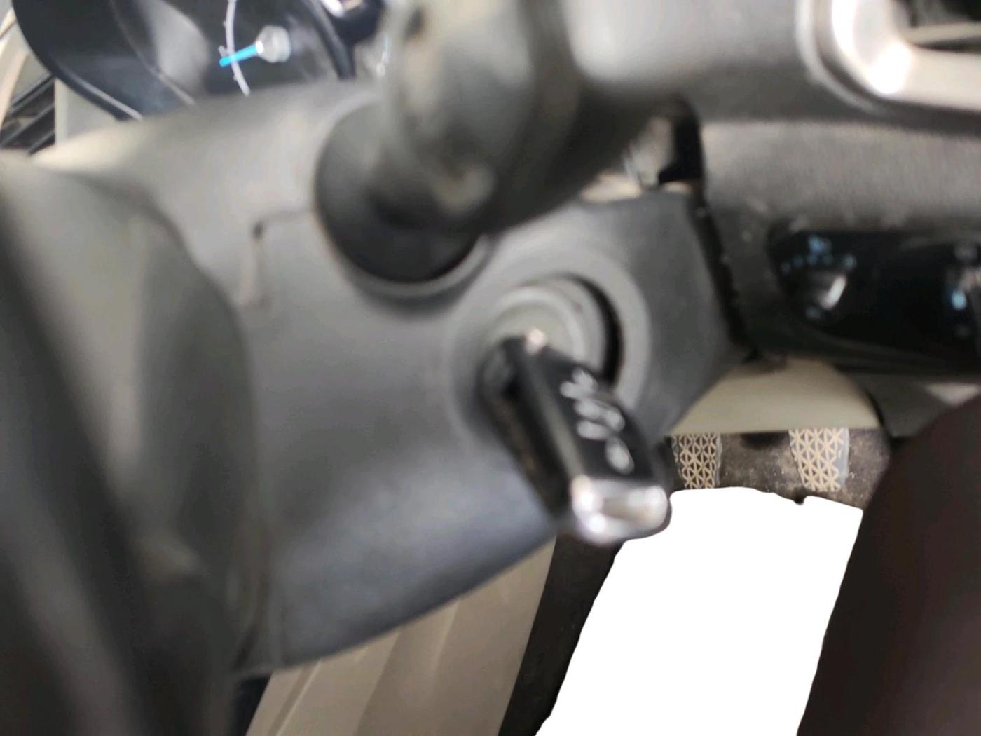 2014 Ford Ecosport AMBIENTE 1.5L DIESEL, Diesel, Manual, 1,10,958 km, interior