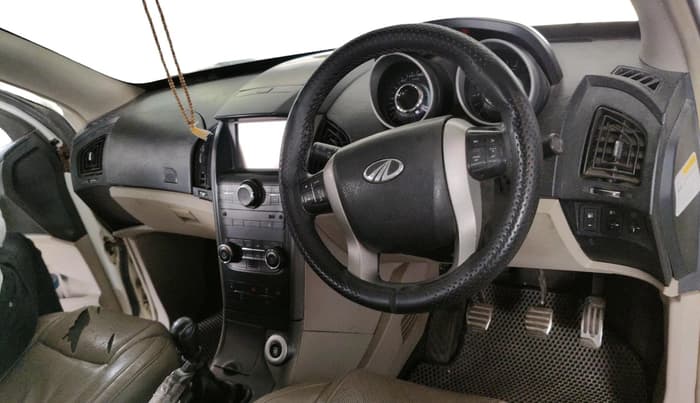 2015 Mahindra XUV500 W10, Diesel, Manual, 1,87,667 km, interior