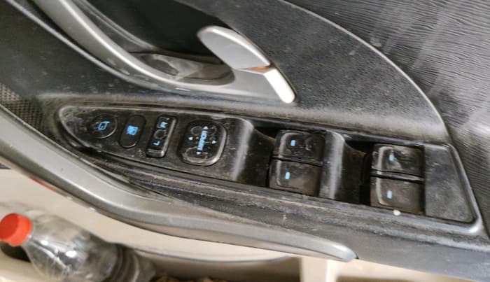 2015 Mahindra XUV500 W10, Diesel, Manual, 1,87,667 km, interior