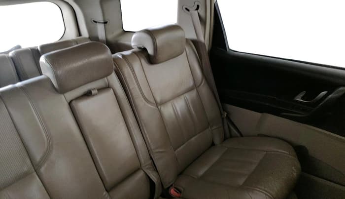 2015 Mahindra XUV500 W10, Diesel, Manual, 1,87,667 km, interior