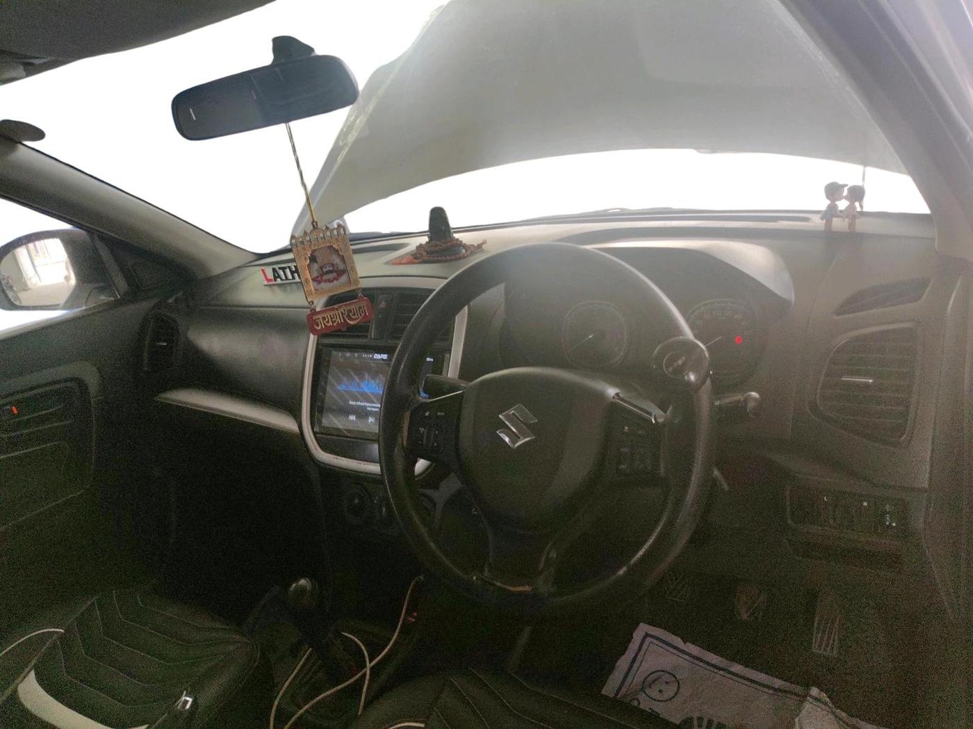 2022 Maruti Vitara Brezza LXI, Petrol, Manual, 70,329 km, interior