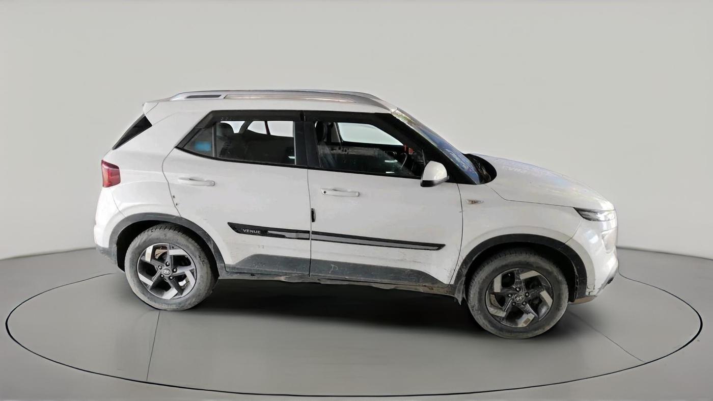 2022 Hyundai VENUE S 1.2, Petrol, Manual, 46,015 km, exterior