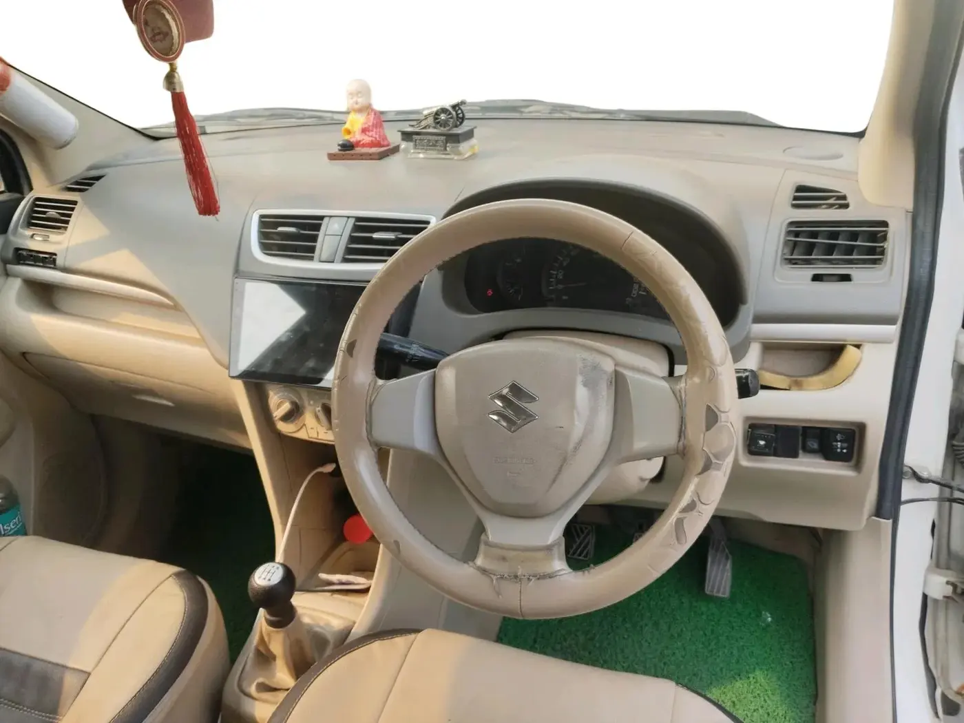 2017 Maruti Ertiga LXI, CNG, Manual, 2,40,941 km, interior