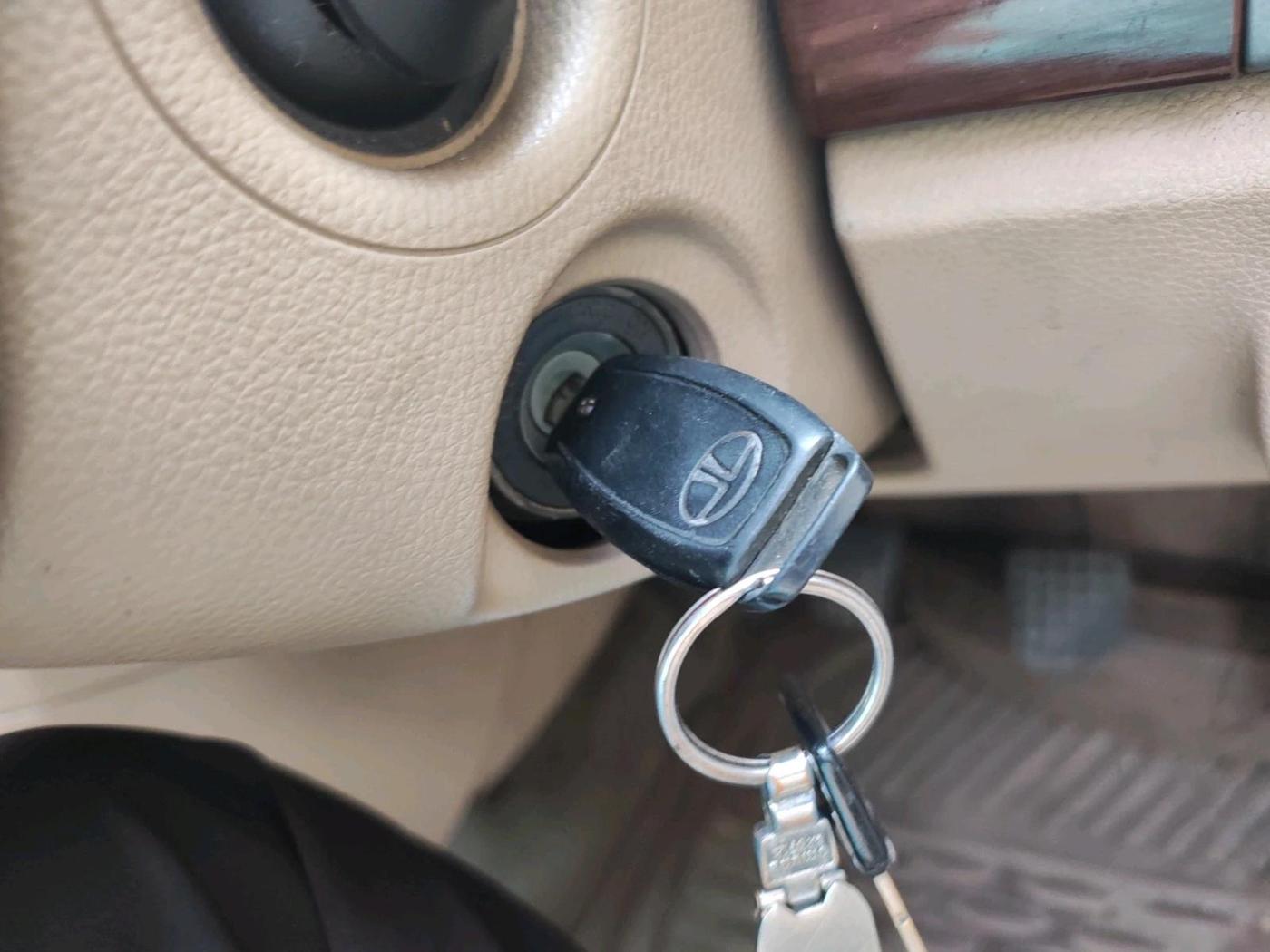 2012 Tata Safari Storme 2.2 VX 4X2, Diesel, Manual, 1,79,719 km, interior