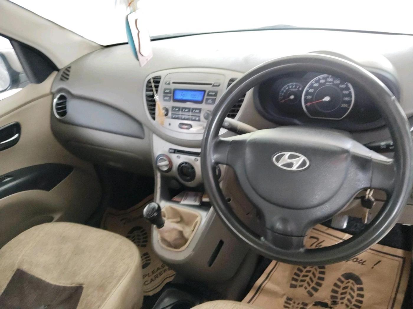2012 Hyundai i10 MAGNA 1.2, CNG, Manual, 1,02,351 km, interior