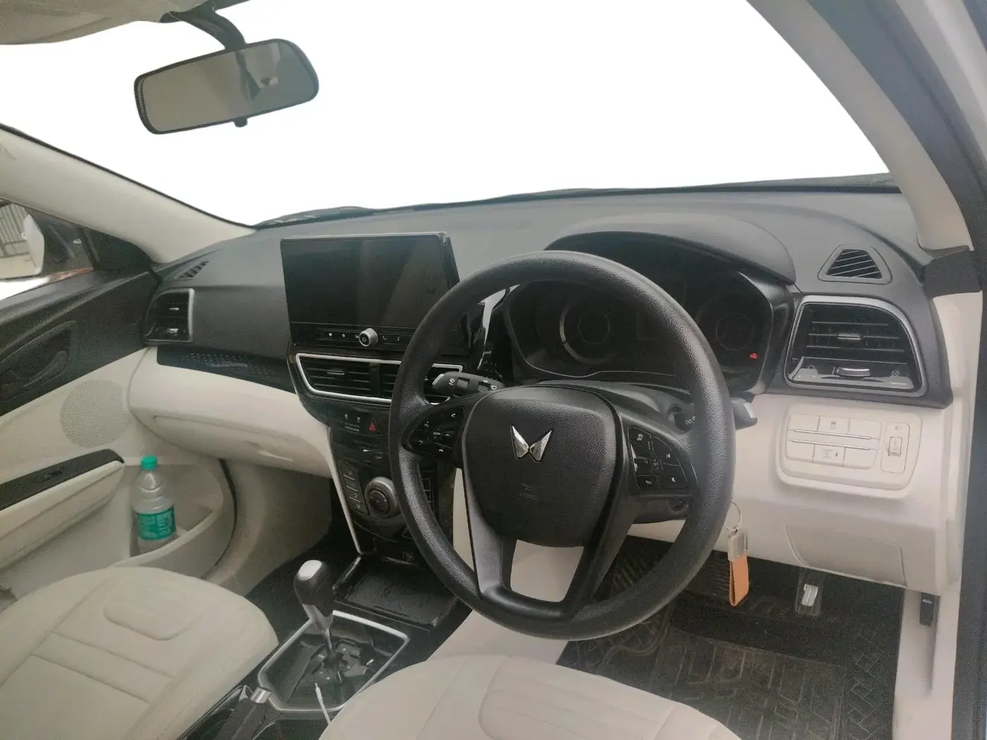 2024 Mahindra XUV 3XO MX3 1.5 Turbo Diesel Autoshift Plus, Diesel, Automatic, 30,061 km, interior
