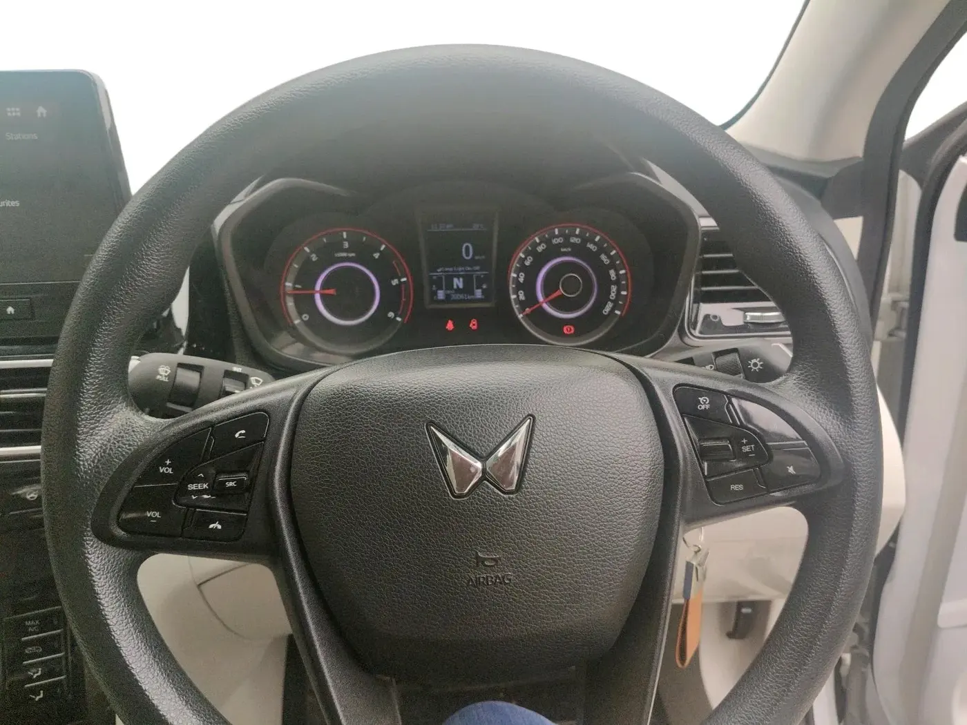 2024 Mahindra XUV 3XO MX3 1.5 Turbo Diesel Autoshift Plus, Diesel, Automatic, 30,061 km, interior